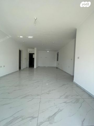 דירה, מפל התנור, שקמים ואגמים, אשקלון