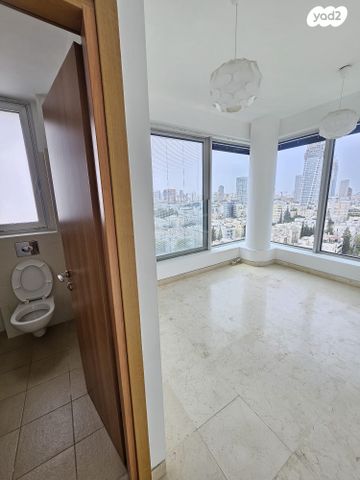 דירה, ניסים אלוני, צמרות איילון, פארק צמרת, תל אביב יפו