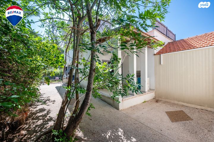 דו משפחתי, הגדעונים, נווה הברון, זכרון יעקב