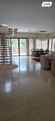 בית פרטי/ קוטג', הזית, הביכורים, קיסריה