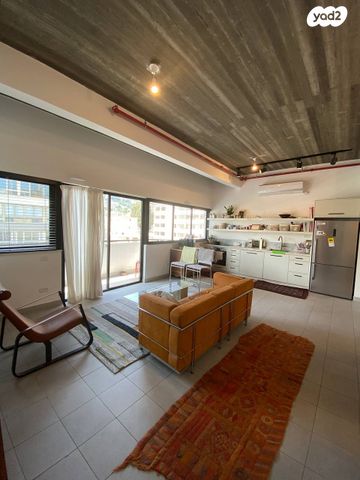 דירה, שדרות המגינים 46, שער פלמר, תחנת רכבת השמונה, חיפה