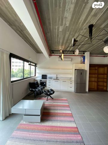 דירה, שדרות המגינים 46, שער פלמר, תחנת רכבת השמונה, חיפה