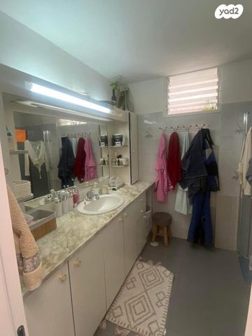 דירה, הרצליה