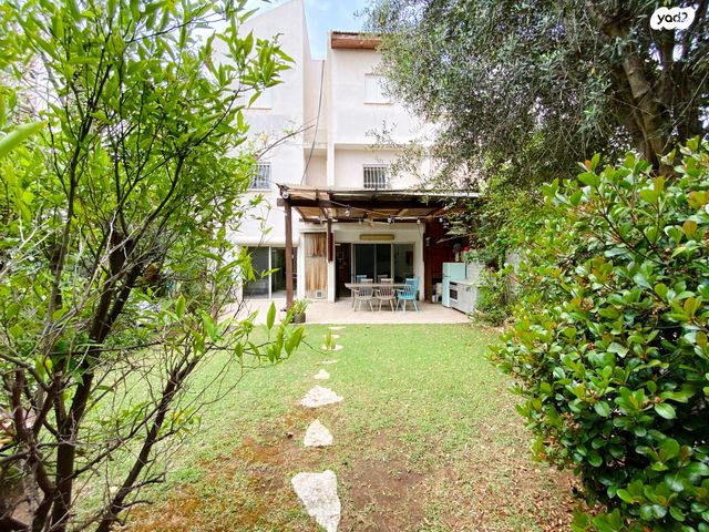 דו משפחתי, ברקת, אבני חן, רחובות