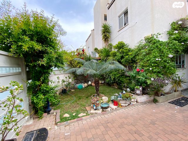 דו משפחתי, ברקת, אבני חן, רחובות