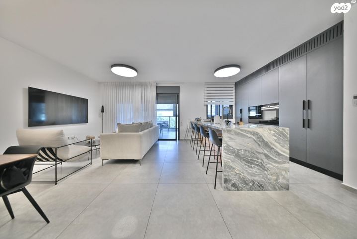 דירה, מיכאל סיטרמן, נחלת יהודה, ראשון לציון