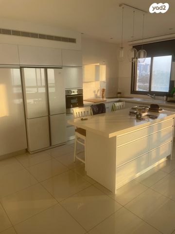 מרינה, פארק לאומי וחופים