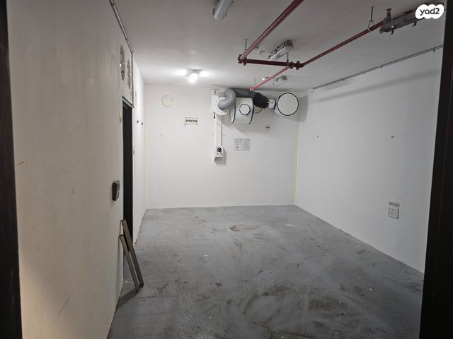 מבני תעשיה, אזור תעשיה ג, חולון