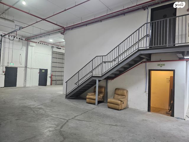 מבני תעשיה, אזור תעשיה ג, חולון