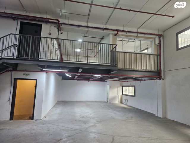 מבני תעשיה, אזור תעשיה ג, חולון