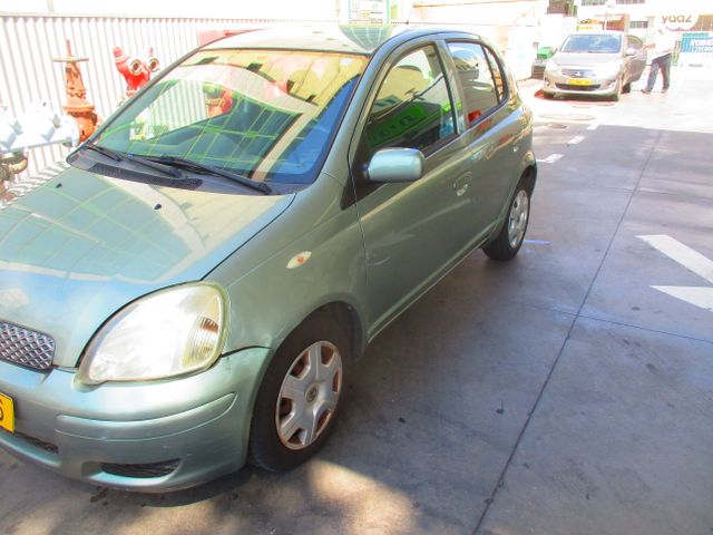 טויוטה יאריס