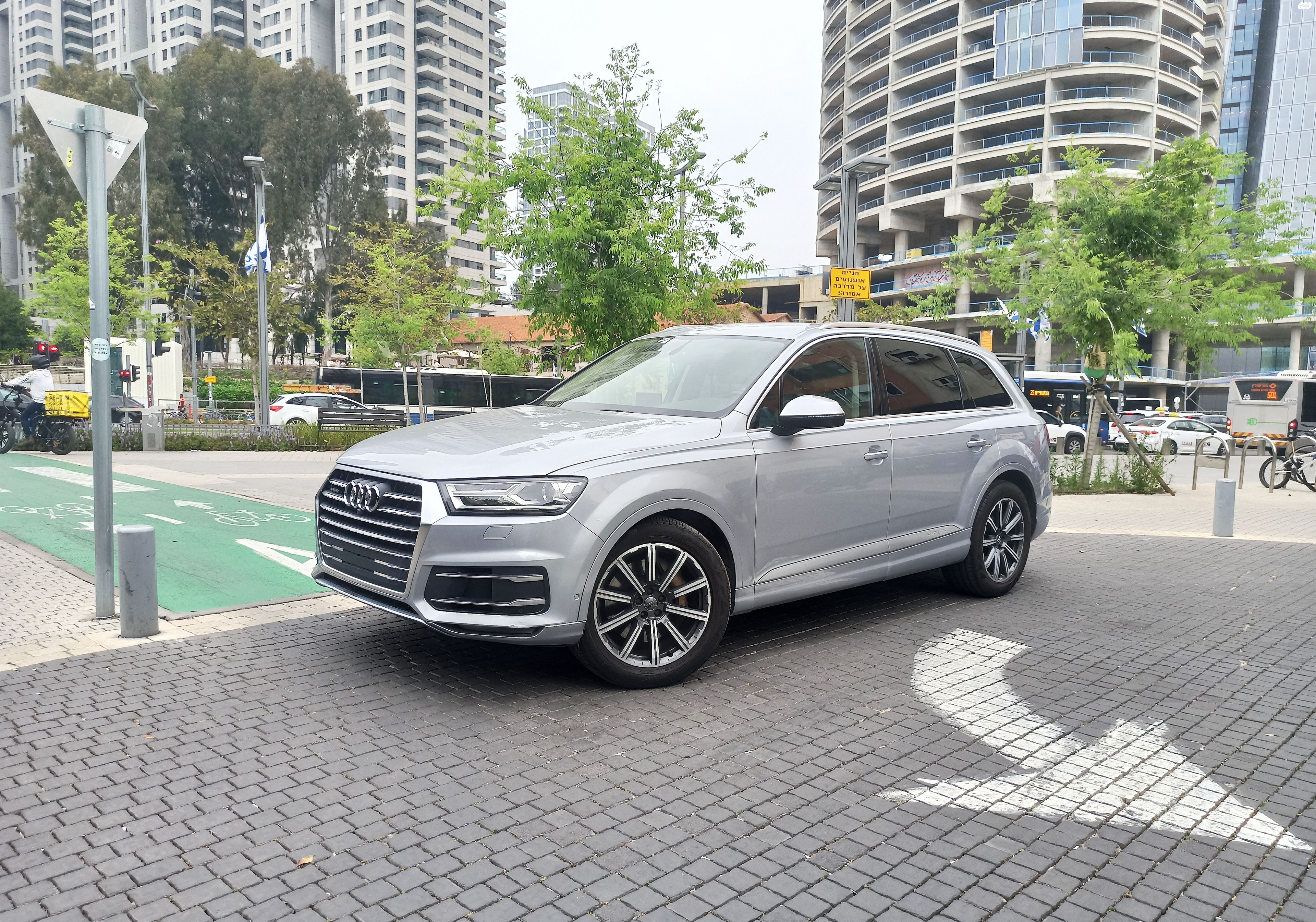 מודעת רכב אאודי Q7
