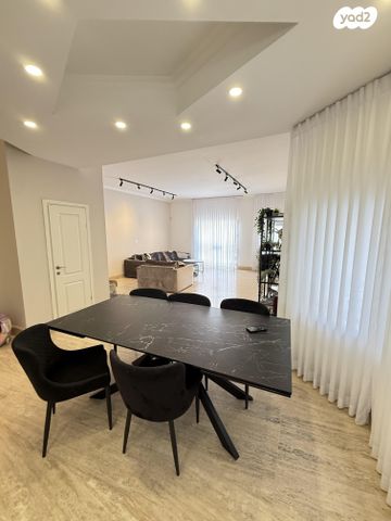 חיים לסקוב 12