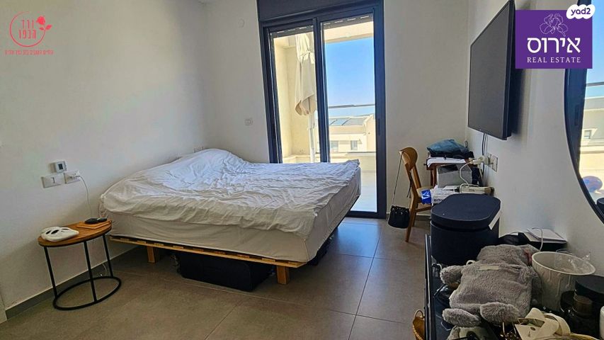 דירה, כפר ורדים