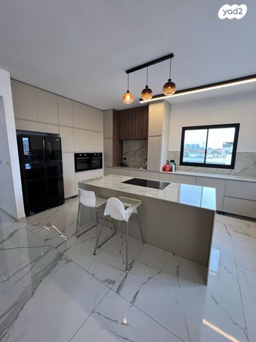 גג/ פנטהאוז, נהריה