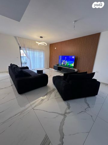 גג/ פנטהאוז, נהריה