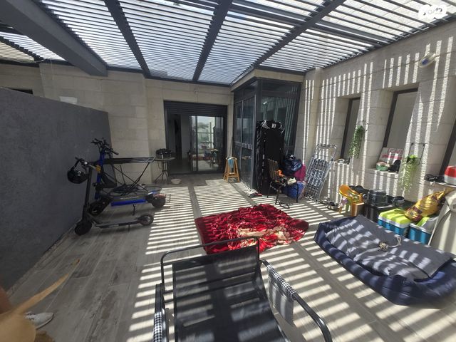 גג/ פנטהאוז, קוסטה ריקה, עיר גנים, ירושלים