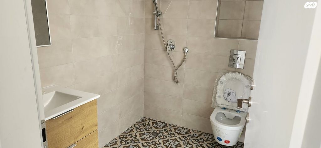 גג/ פנטהאוז, קוסטה ריקה, עיר גנים, ירושלים