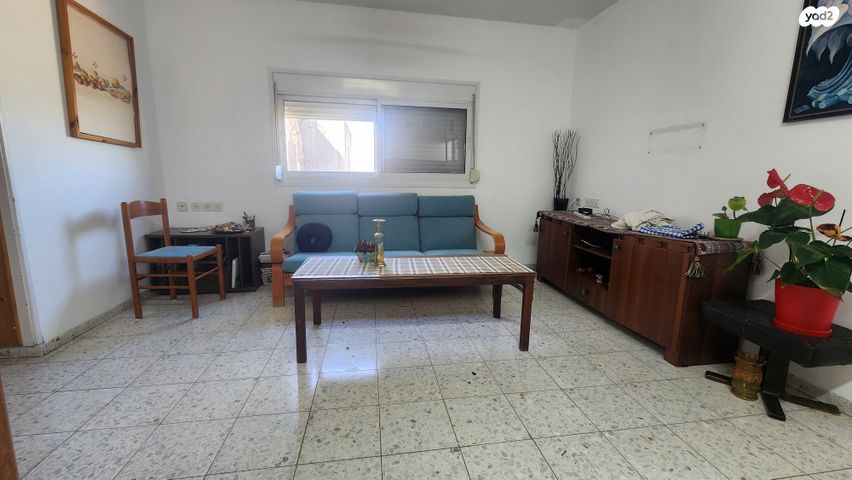 דו משפחתי, כפר סאלד