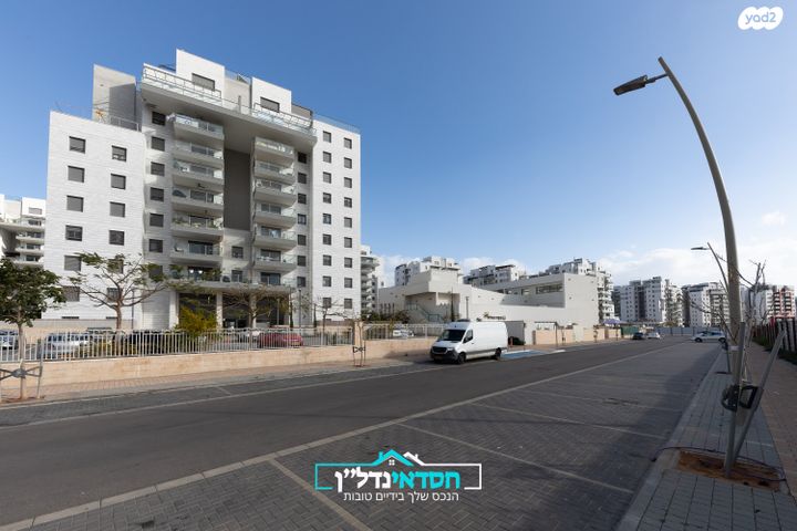 דירה, ש"י עגנון, נאות שמיר, יבנה