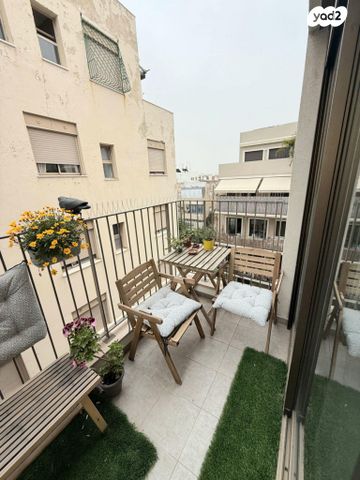 דירה, יהודה הימית 25, צהלון, שיכוני חסכון, תל אביב יפו