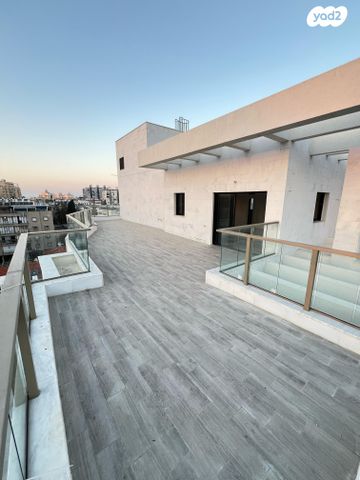 גג/ פנטהאוז, בת ים