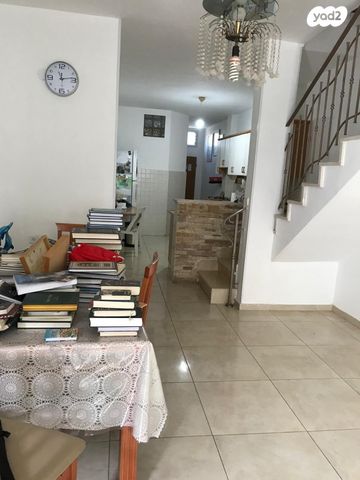 דו משפחתי, הרב בר אילן, רחובות