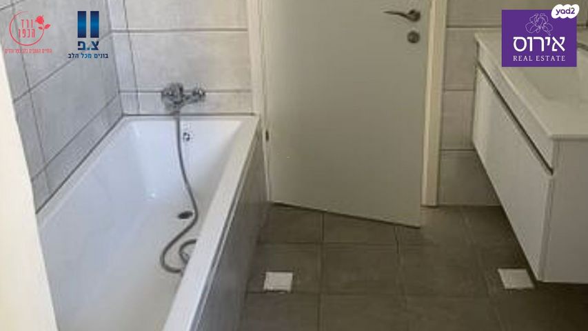 דירה, כפר ורדים