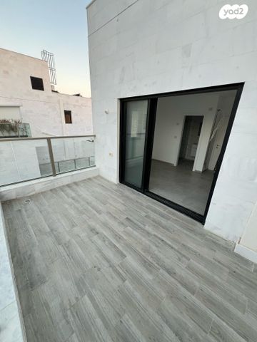 גג/ פנטהאוז, בת ים