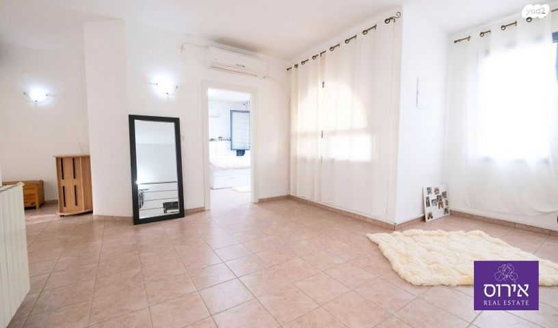 בית פרטי/ קוטג', הפרחים, כפר ורדים