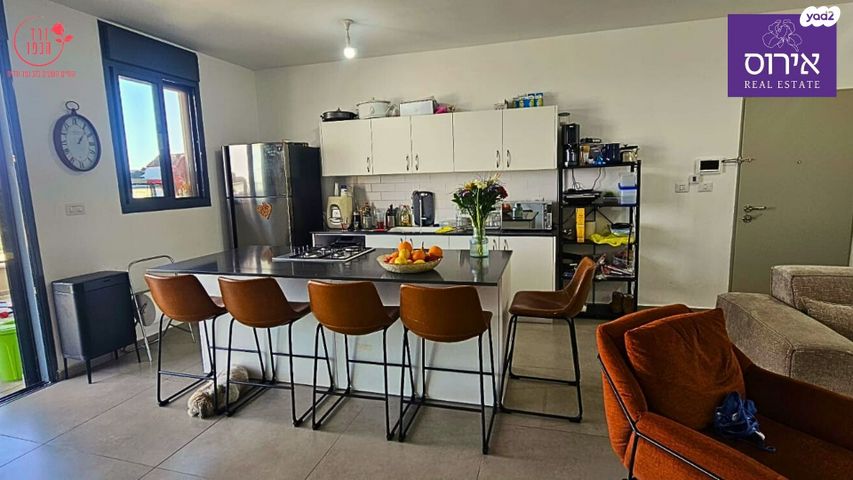 דירה, כפר ורדים