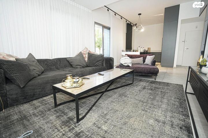 גג/ פנטהאוז, אריק איינשטיין, הרצליה ב', הרצליה