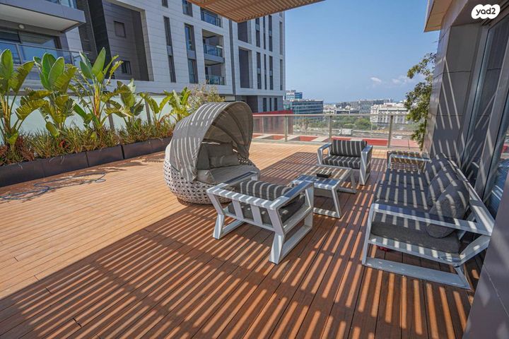 גג/ פנטהאוז, אריק איינשטיין, הרצליה ב', הרצליה