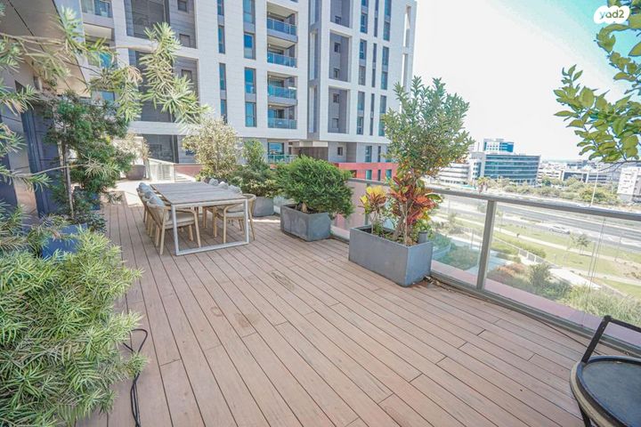 גג/ פנטהאוז, אריק איינשטיין, הרצליה ב', הרצליה