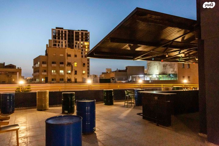 בית מלון, הבנקים 9, שער פלמר, תחנת רכבת השמונה, חיפה