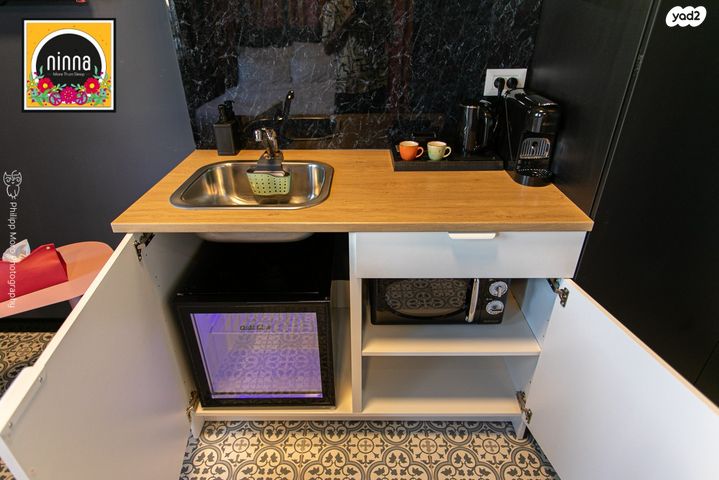 בית מלון, הבנקים 9, שער פלמר, תחנת רכבת השמונה, חיפה