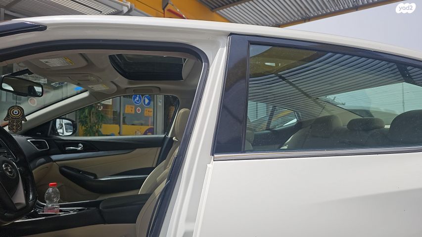 ניסאן מקסימה