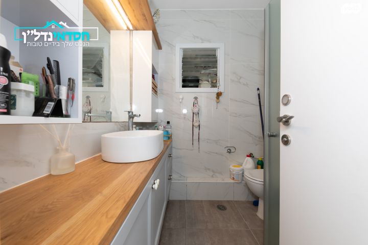 דירה, אהרון חג'ג', נאות בן גוריון, יבנה