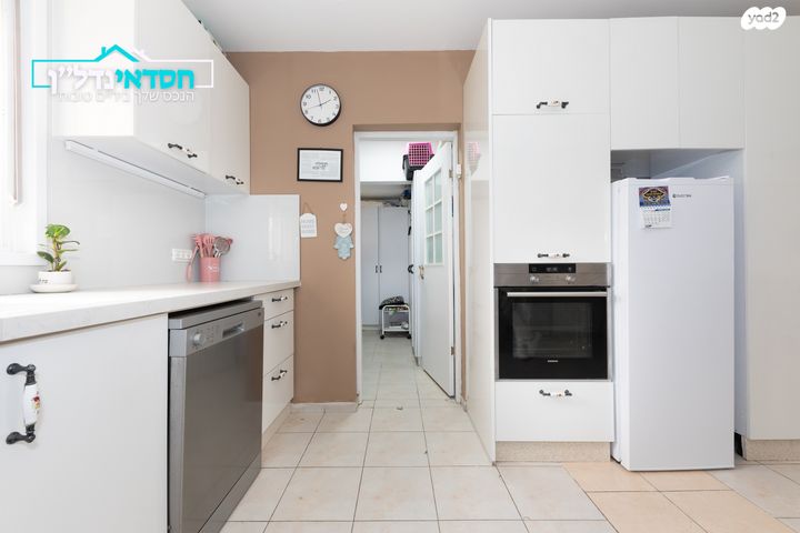 דירה, אהרון חג'ג', נאות בן גוריון, יבנה