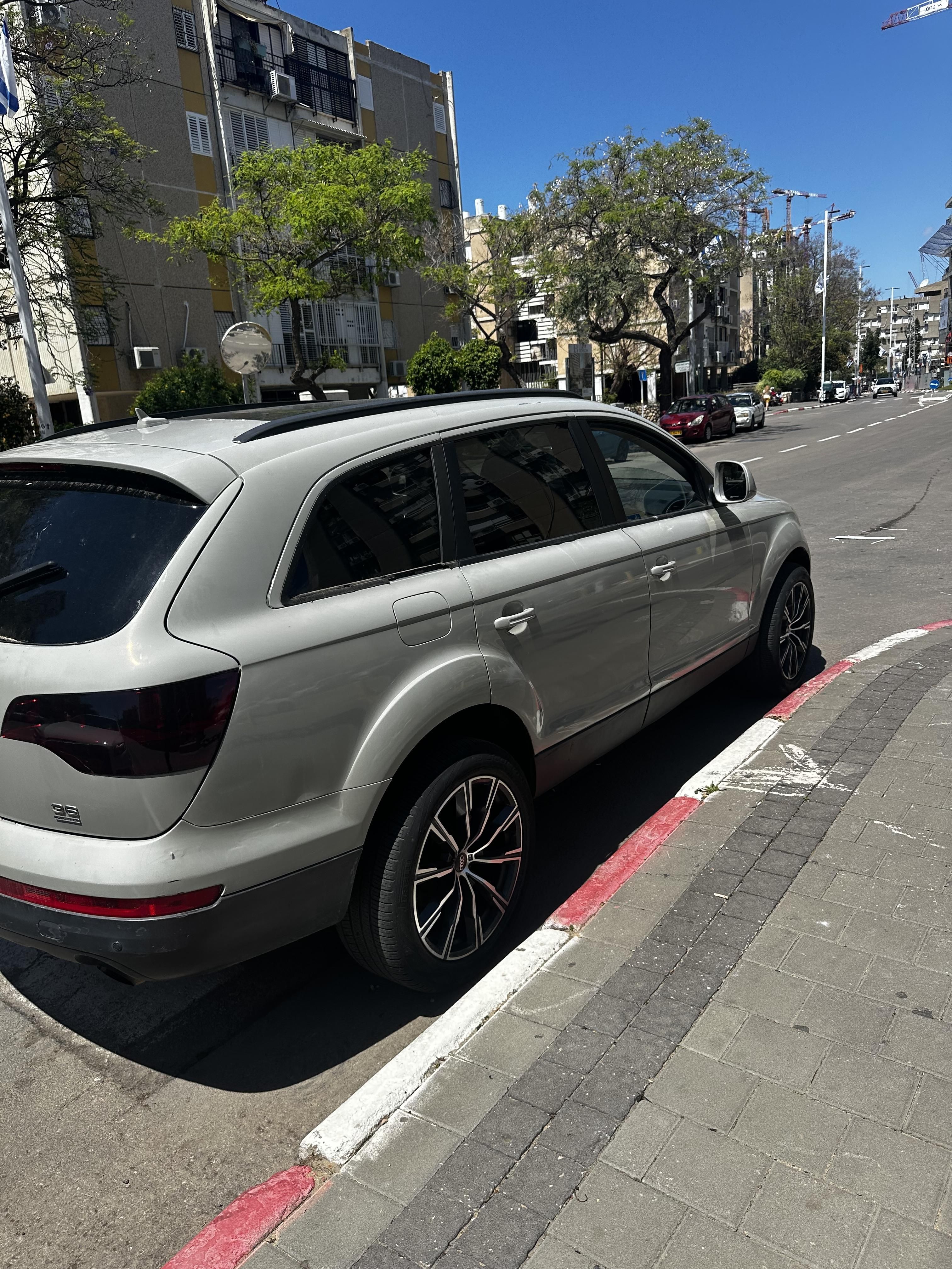 מודעת רכב אאודי Q7