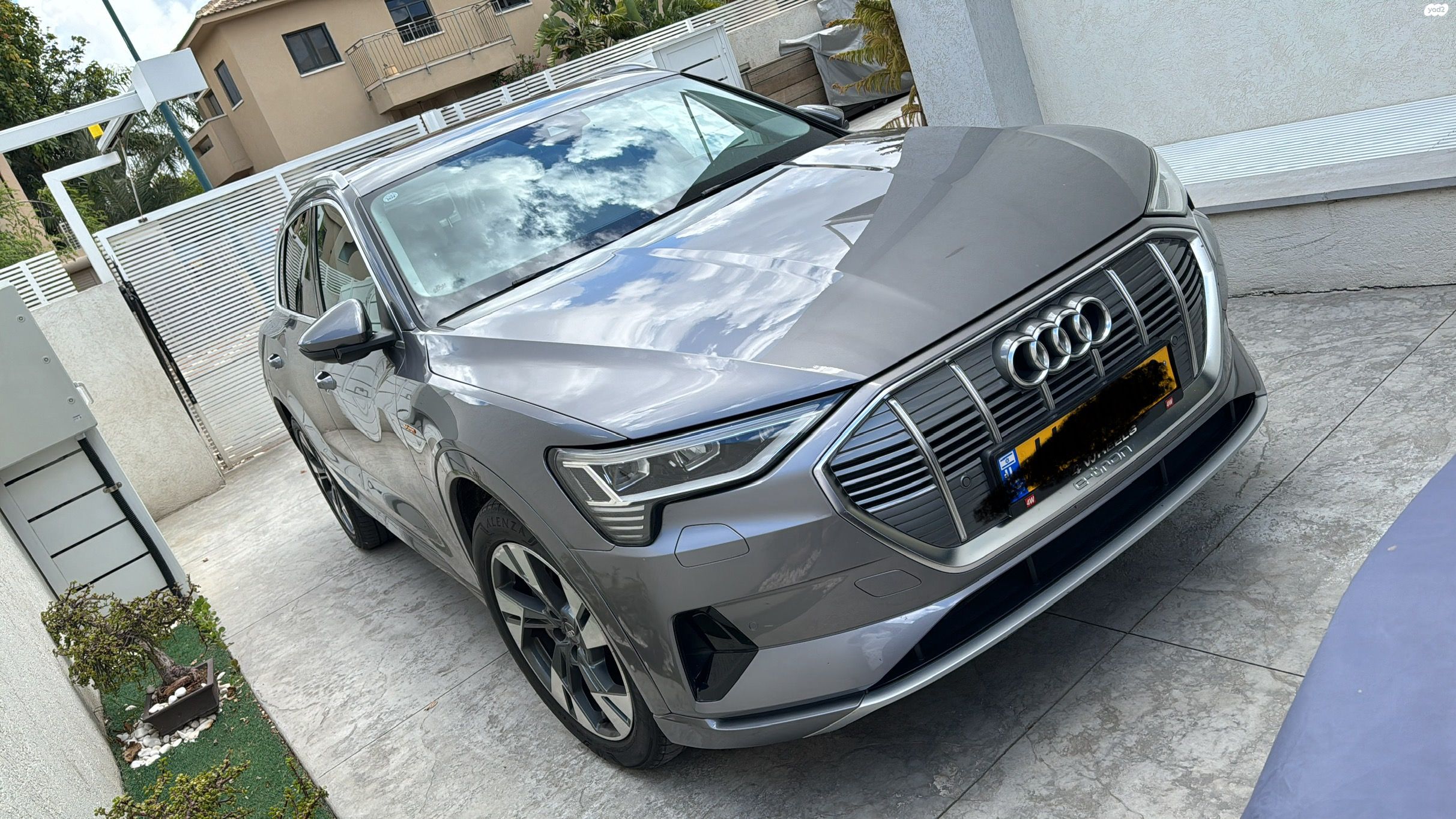 מודעת רכב אאודי E-tron