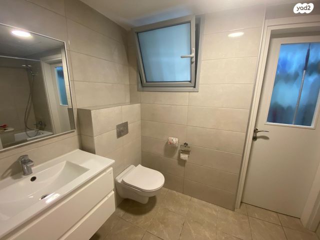 דירת גן, אהבת אדם, כפר יונה