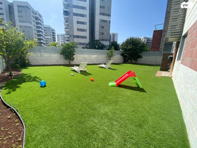 דירת גן, אהבת אדם, כפר יונה