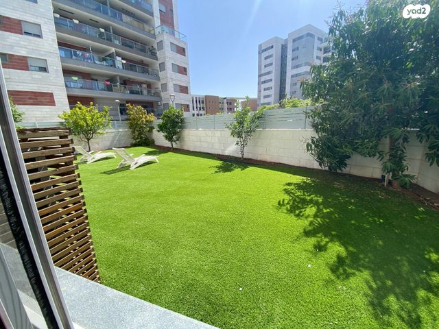 דירת גן, אהבת אדם, כפר יונה