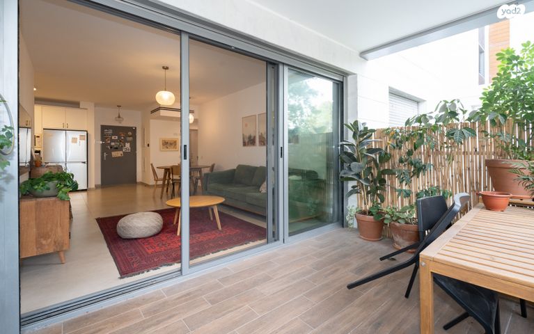 דירה, חנה רובינא, הרצליה