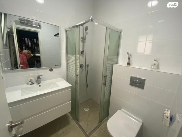 דירת גן, אהבת אדם, כפר יונה