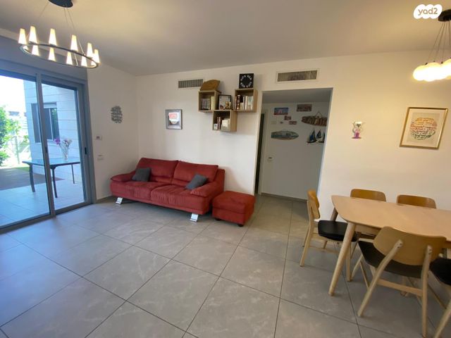 דירת גן, אהבת אדם, כפר יונה