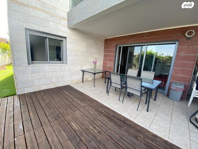 דירת גן, אהבת אדם, כפר יונה