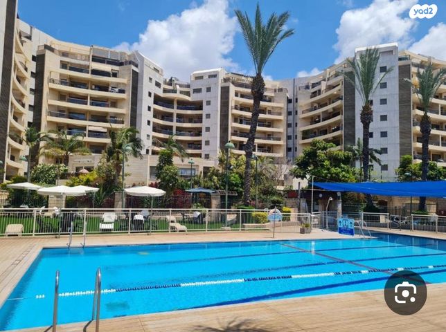 דירה, הפרחים 13, קרית הפרחים - 2005, רעננה