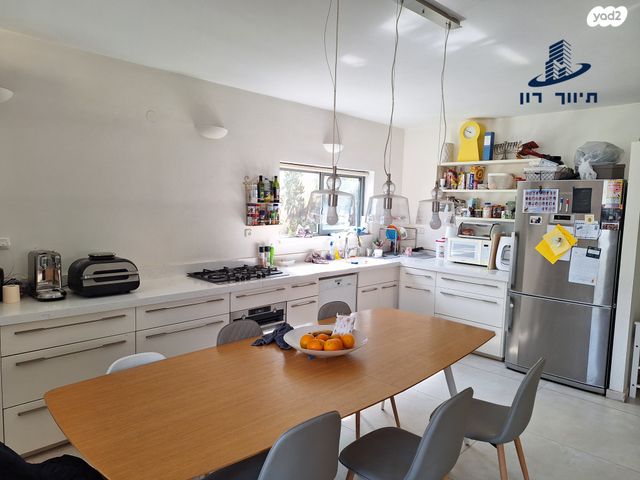 אלומות 10